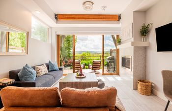 Happy & Free Holiday Home