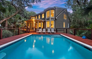 Low Moon Holiday Home