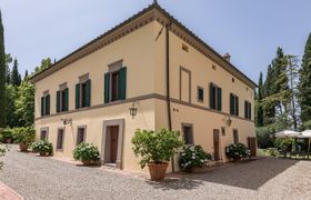Photo of tuscan-stillness