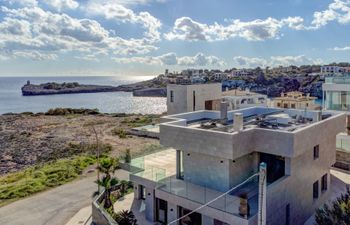 Azure Harbour Holiday Home