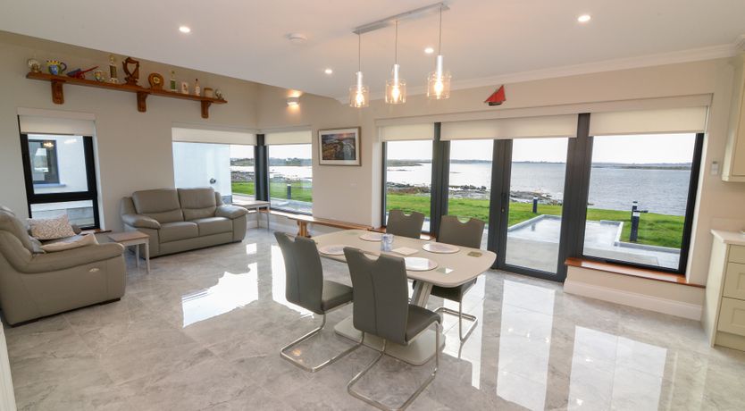 Photo of St Thomas Bay Luxury by the Water at Carraroe