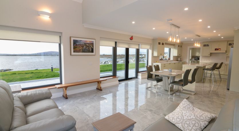 Photo of St Thomas Bay Luxury by the Water at Carraroe