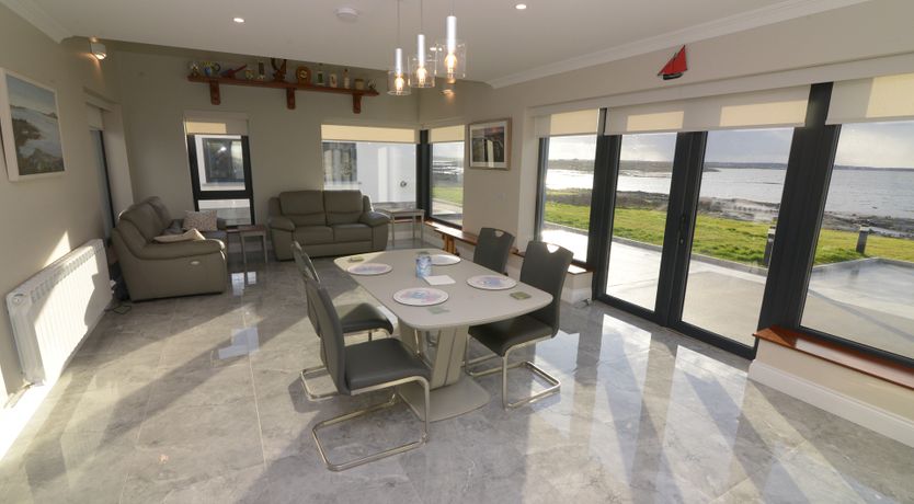 Photo of St Thomas Bay Luxury by the Water at Carraroe