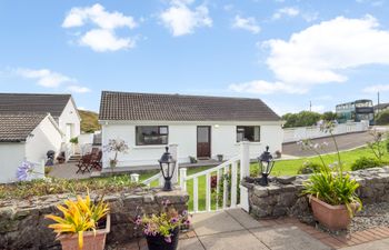 Tigh an Bheachaire Carraroe Holiday Home