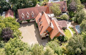 Glebewood House — Exclusive Private Retreat, 30 Mins from Dublin Holiday Home