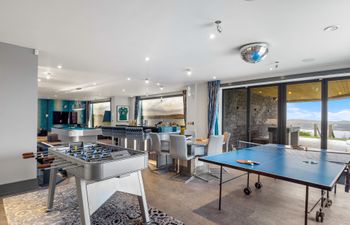 Suaimhneas Villa with Castle and Sea Views Holiday Home