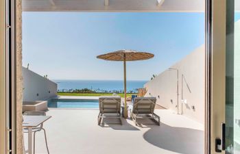 Sunset Cove Studio Holiday Home