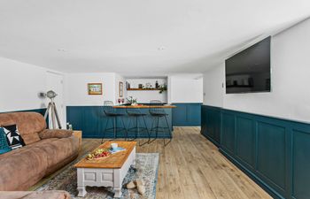 By the Waves Holiday Home