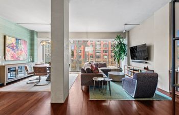 Metropolitan Chic Holiday Home