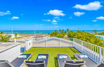 Waves & Light Holiday Home