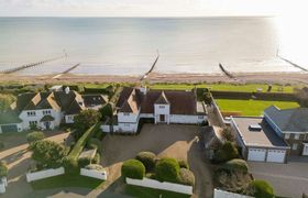 Photo of seaward-horizon