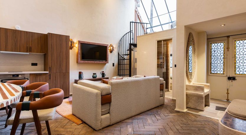 Photo of Sixth Light