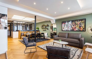The Vibrant City Holiday Home