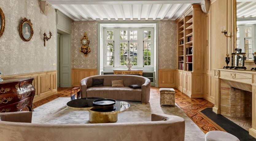 Photo of Elegant Urban Mansion