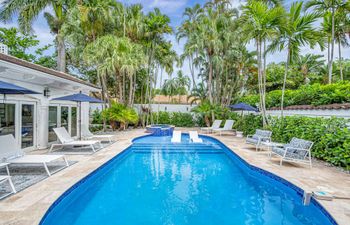 Palm Trees & Tiki Nights Holiday Home