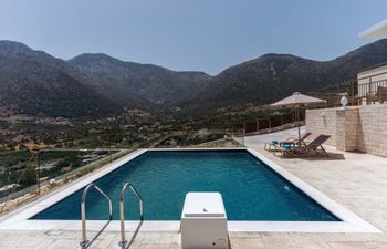 Emerald Hilltops Holiday Home