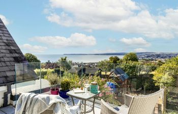 Beneath Glorious Skies Holiday Home