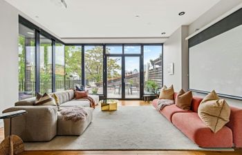 Greenpoint Emerald Holiday Home