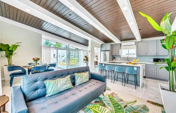 Waterfront Calm Holiday Home