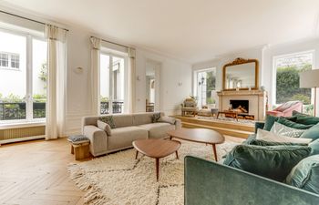 Wonderful Pearl View Holiday Home