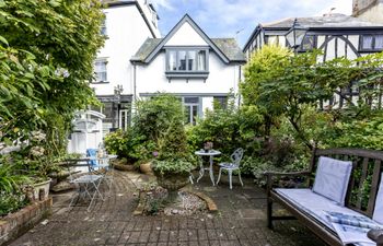 Dartmouth Darling Holiday Home