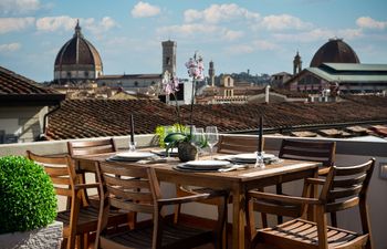 Tuscan Rooftop Retreat Holiday Home