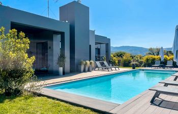 Orange Blossom & Honey Holiday Home