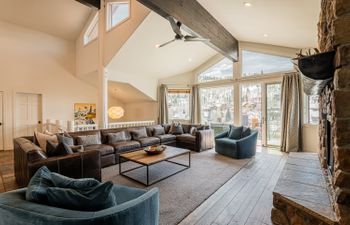 Pine & Snow Holiday Home