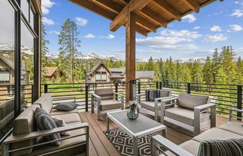 Mountain Peak View Holiday Home