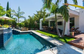 Photo of hollywood-swinging