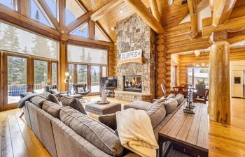 Elevated Peaks Serenity Holiday Home