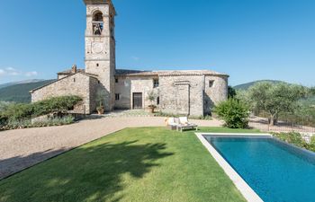 Charming Hills Holiday Home