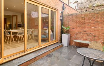 Deal Charm Holiday Home