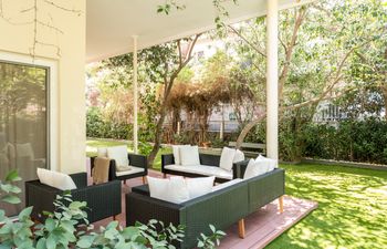 The Serenity of the Sun Holiday Home