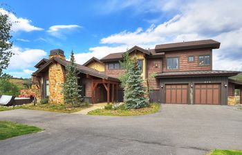 Rocky Mountain Serenity Holiday Home