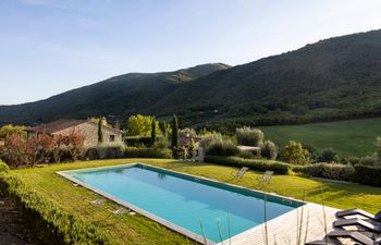 A Sunny Villa Holiday Home