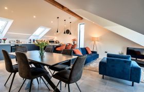 Photo of at-horizons-end