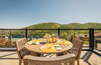 Mountain Charm Condo Holiday Home