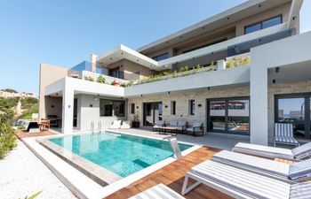 Blue Serene Holiday Home