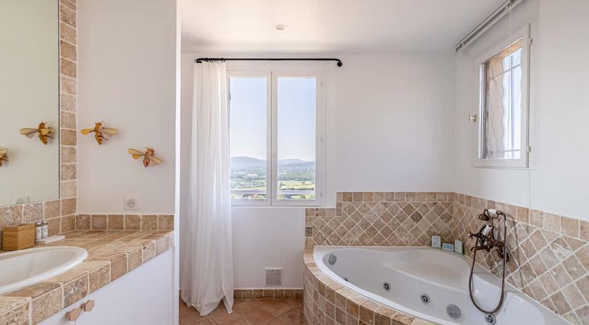 Photo of Grimaud Chic
