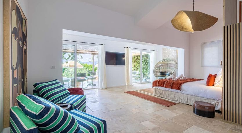 Photo of Grimaud Chic