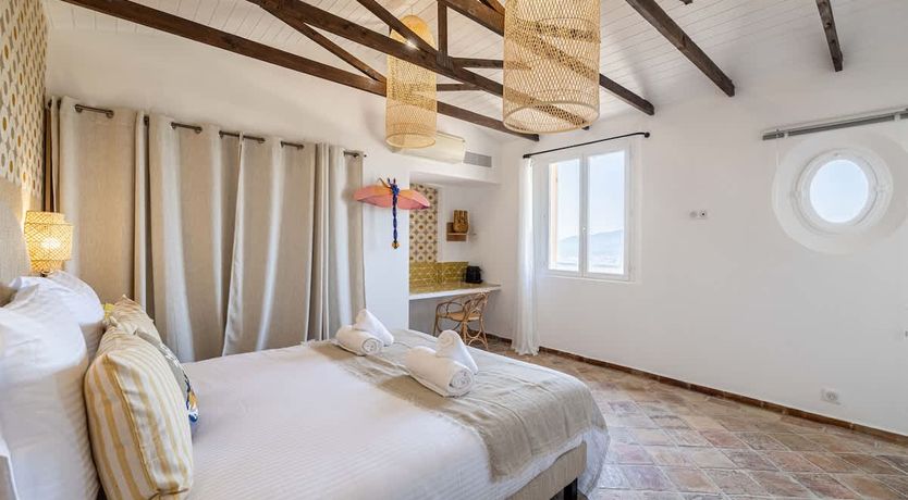 Photo of Grimaud Chic