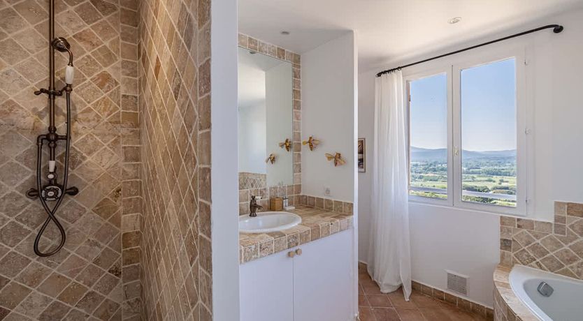 Photo of Grimaud Chic