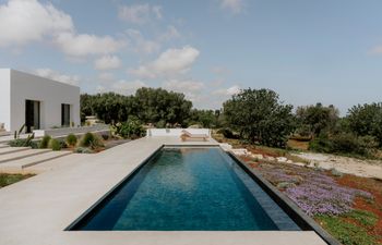 Golden Garden Grove Holiday Home