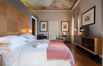 An Elegant Paradise Holiday Home