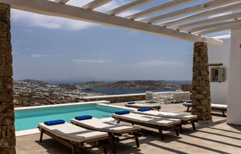 Golden Sea Light Holiday Home