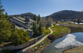 Refined Vista Home Holiday Home