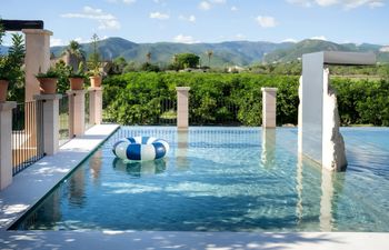 Charming Hacienda House Holiday Home