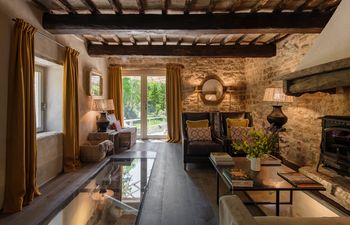 Sun-Kissed Stone Hideaway Holiday Home