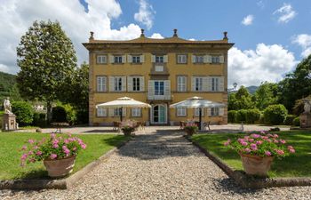 The Aristocrat’s Garden Holiday Home